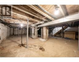 21 RENFREW Street E - 23