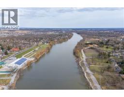 21 RENFREW Street E - 29