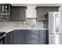 21 RENFREW Street E - 8