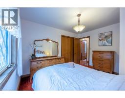 21 MCDOWELL Road W - 33