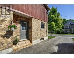 16 HUNGERFORD Road - 3