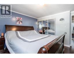 77 ROBERTS Crescent - 24