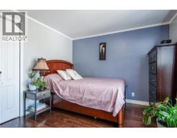 77 ROBERTS Crescent - 27