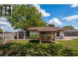 77 ROBERTS Crescent - 38