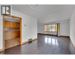 18 KINGSTON Crescent - 11