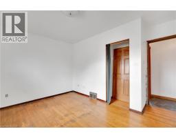 18 KINGSTON Crescent - 16