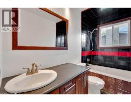 18 KINGSTON Crescent - 19