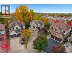 32 HINRICHS Crescent - 2