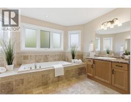 32 HINRICHS Crescent - 23