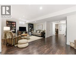 32 HINRICHS Crescent - 33