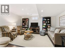 32 HINRICHS Crescent - 34