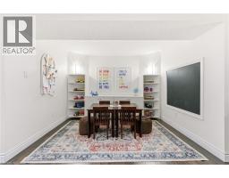 32 HINRICHS Crescent - 38