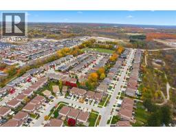 32 HINRICHS Crescent - 49