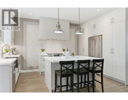 32 HINRICHS Crescent - 8