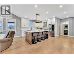 66 AUGUST Crescent - 10