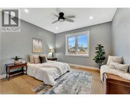 66 AUGUST Crescent - 28