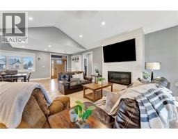 66 AUGUST Crescent - 8