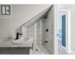 16 WEBLING Street - 23