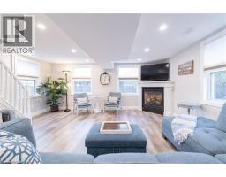 11 DIETRICH Crescent - 10