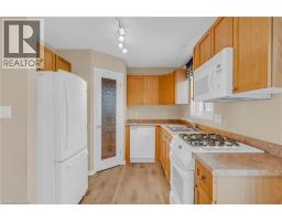 33 WELLINGTON S - 17