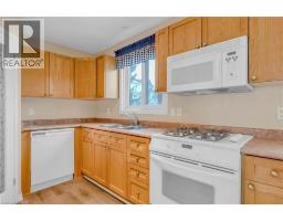 33 WELLINGTON S - 18