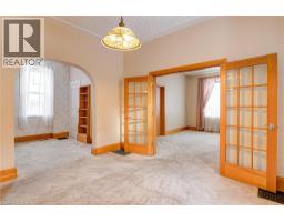 16 CENTRE Street - 10