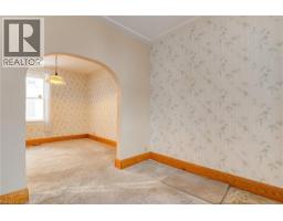 16 CENTRE Street - 12