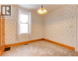 16 CENTRE Street - 13