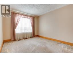 16 CENTRE Street - 16