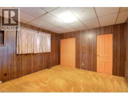 16 CENTRE Street - 32