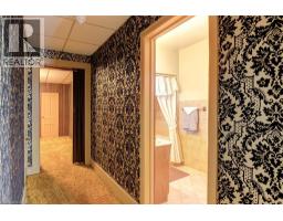 16 CENTRE Street - 34