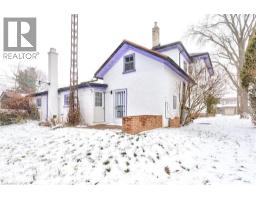 16 CENTRE Street - 38