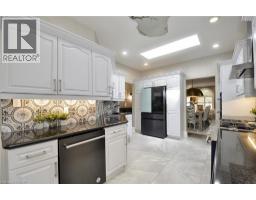 27 WOODMANS Court - 9