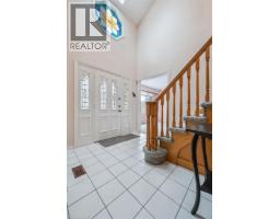 18 WOODVIEW Court - 3