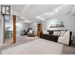 4 NORTHMANOR Crescent - 27