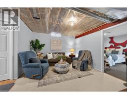 33 OAK Crescent - 33