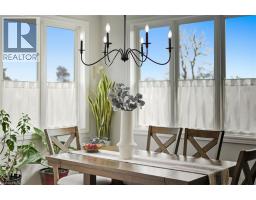 6 MACNEIL Court - 18