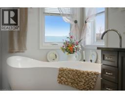 6 MACNEIL Court - 21