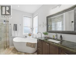 6 MACNEIL Court - 22