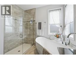 6 MACNEIL Court - 23