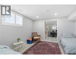 6 MACNEIL Court - 39