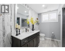 6 MACNEIL Court - 40