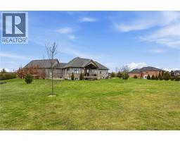 6 MACNEIL Court - 44