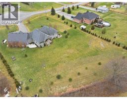 6 MACNEIL Court - 45