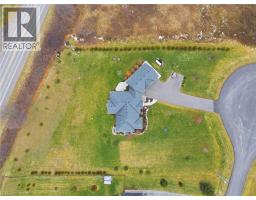 6 MACNEIL Court - 48