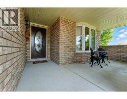 50 UPPER CANADA Drive - 2