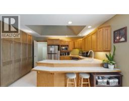 456 CHURCHILL Avenue - 10