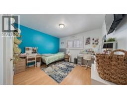 456 CHURCHILL Avenue - 19