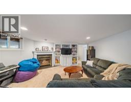 456 CHURCHILL Avenue - 23