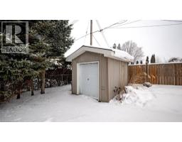 456 CHURCHILL Avenue - 35